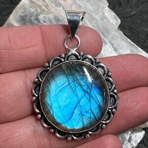 Round Blue Flash Labradorite Pendant